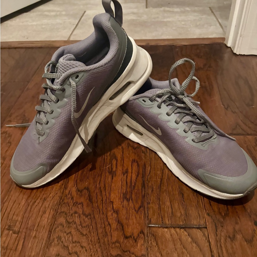 Nike Men's Gray and White Sneakers